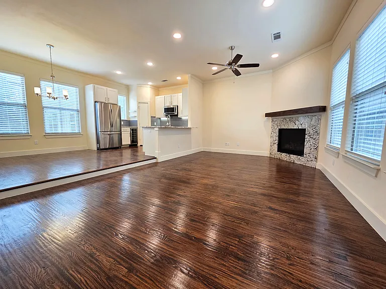 5905 Ross Ave #5 — Photo 3