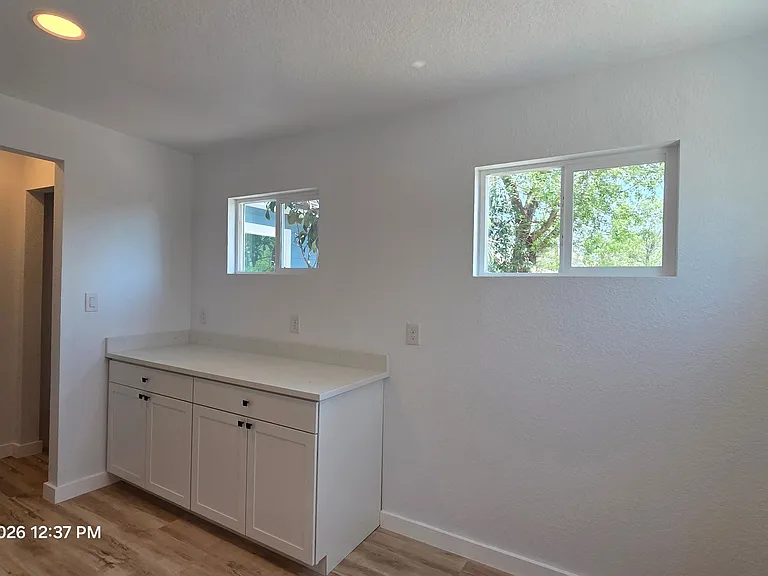 2530 W Woodlawn Ave — Photo 18