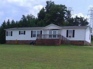 109 Fox Walk Ln, Pilot Mountain, NC 27041