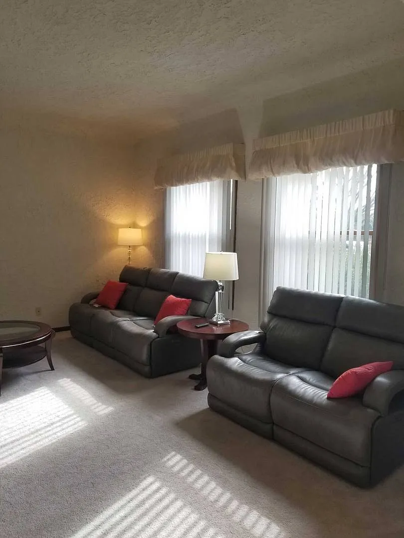 3 bed, 2100 sqft, $3,390 — Photo 4