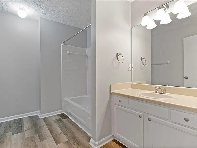 6623 Sevenoaks Dr — Photo 18