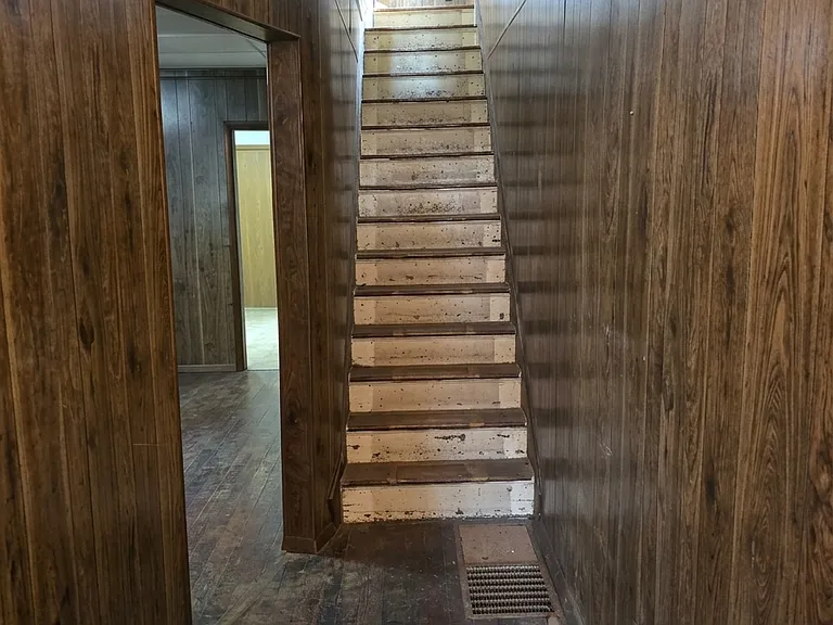 137 Wildon Ave — Photo 2