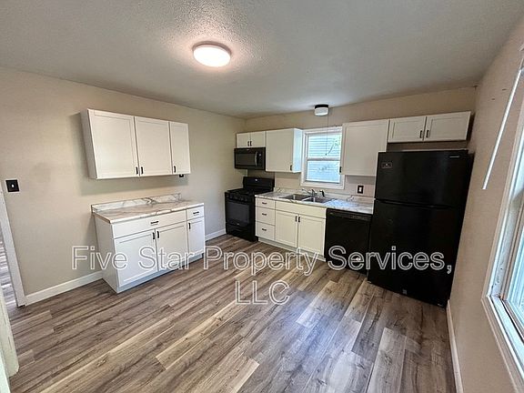 4th image of 12 Douglas Ct