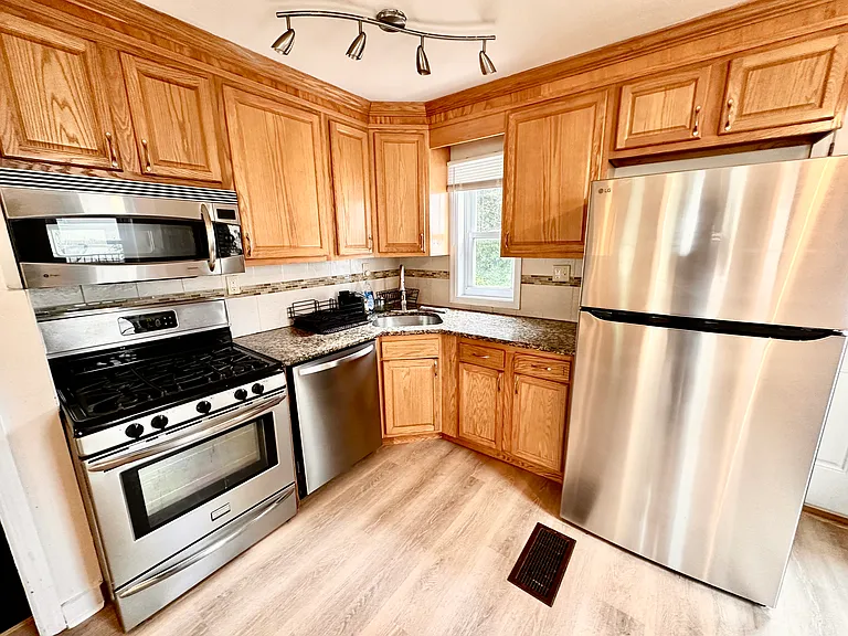8730 Wissahickon Ave — Photo 7