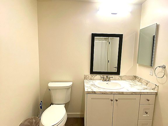 5th image of 3067 N Park Way #507