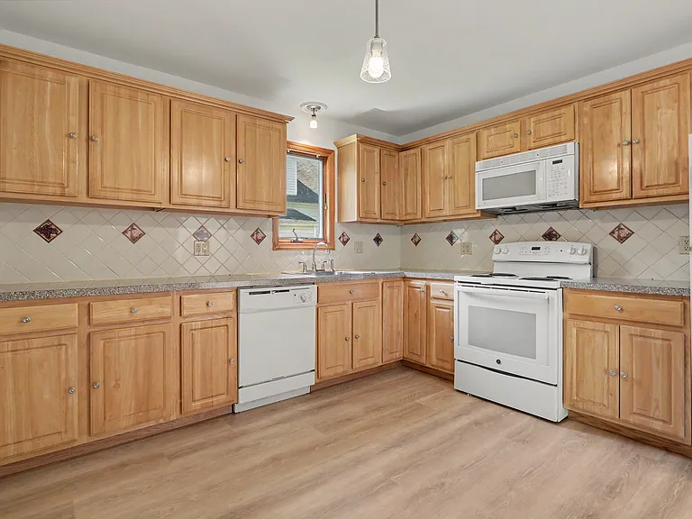 291 Berkeley Rd — Photo 4
