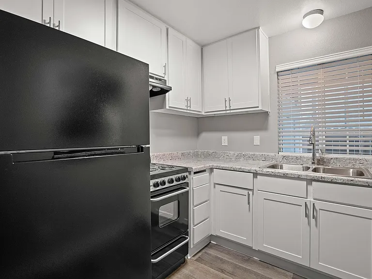 Brookwood Apartments — Photo 20