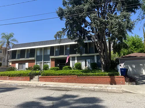 111 Suffolk Ave #C Photo 1