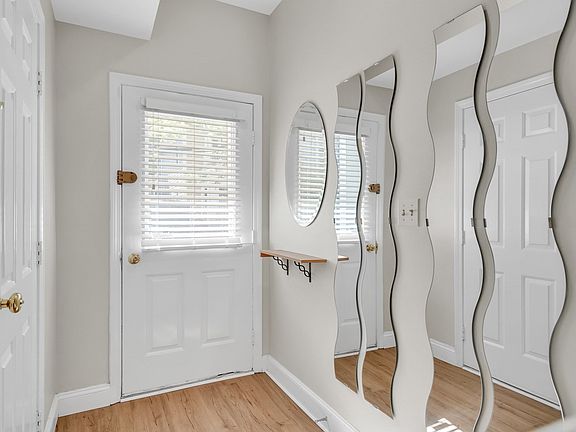 4th image of 27 Lopez St #2