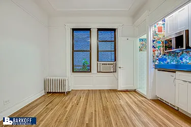 Rented by Barkoff Residential 