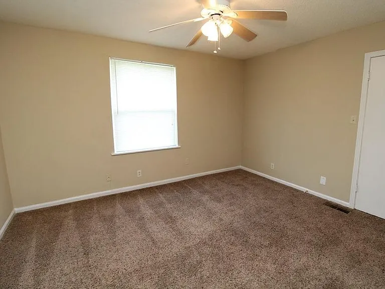 1088 Pembroke Oak Grove Rd #21 — Photo 4
