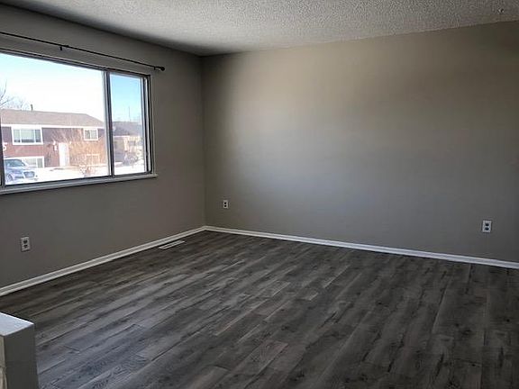 2nd image of 370 Holmes St