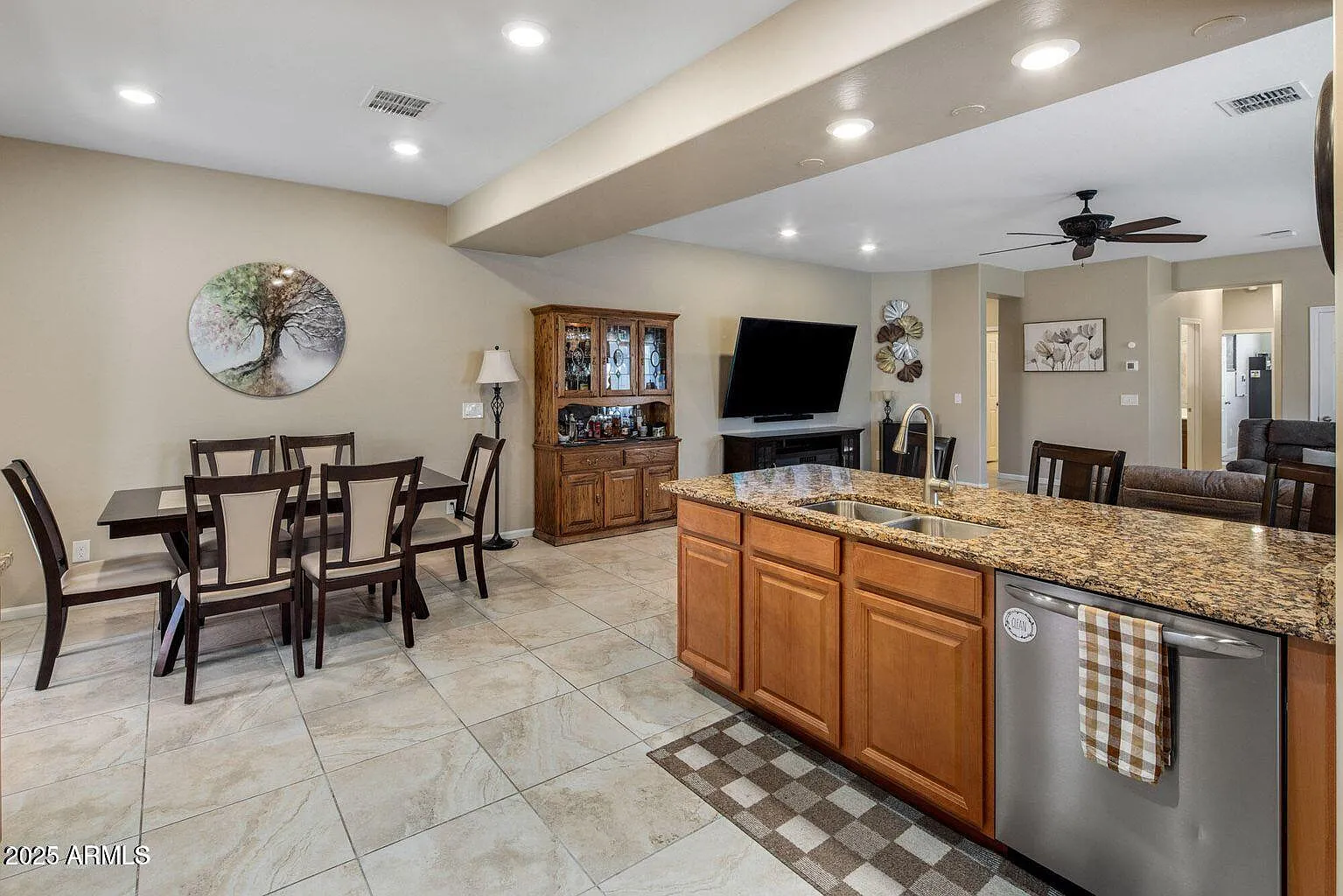 4 bed, 2.0 bath, 1799 sqft, $3,150 — Photo 4