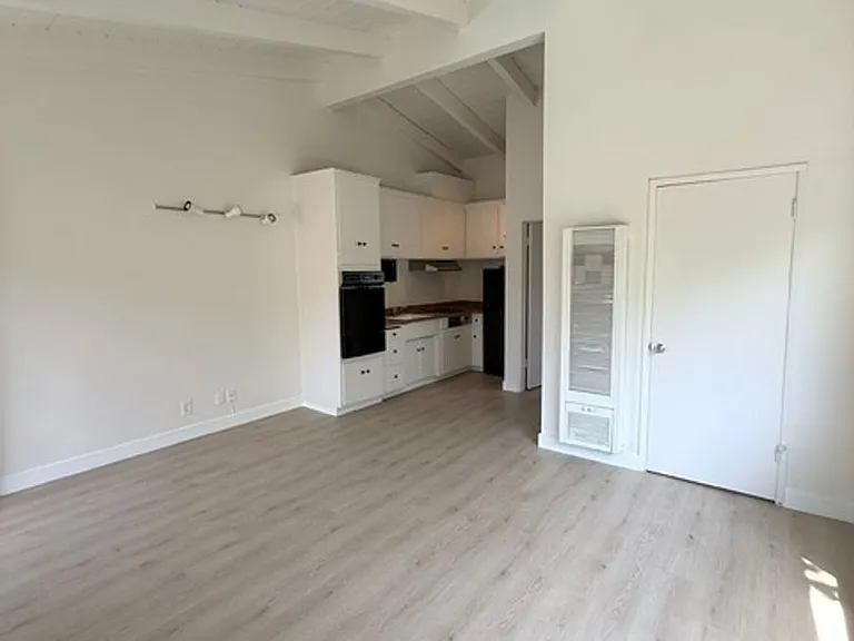 85 Mar Vista — Photo 3