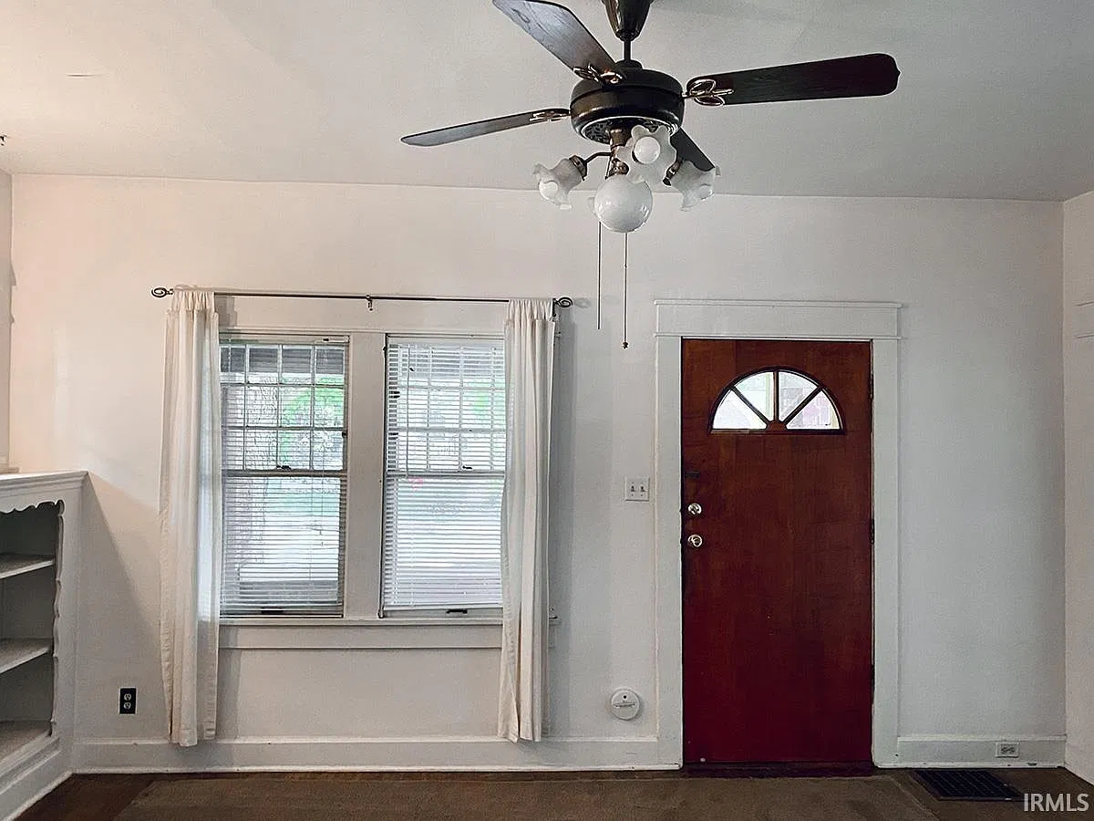 4 bed, 2.0 bath, 2286 sqft, $3,300 — Photo 3
