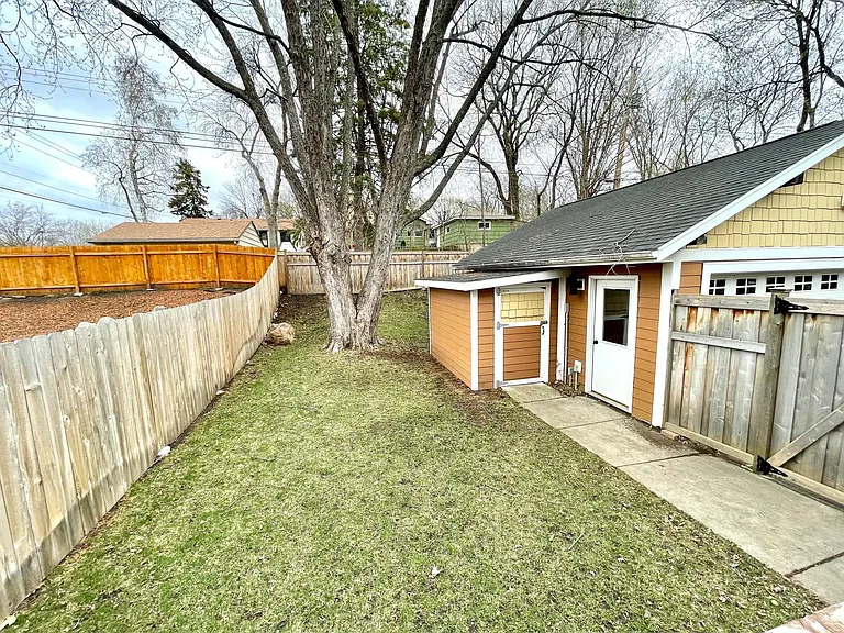 403 Monroe Ave S — Photo 29