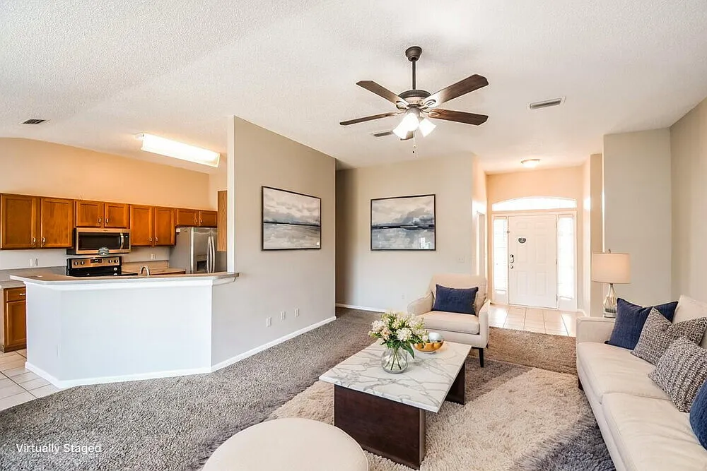 4 bed, 2.0 bath, 1947 sqft, $2,185 — Photo 4