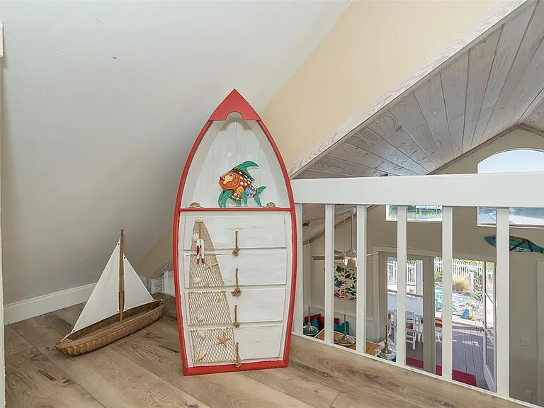210 Bocilla Dr — Photo 33