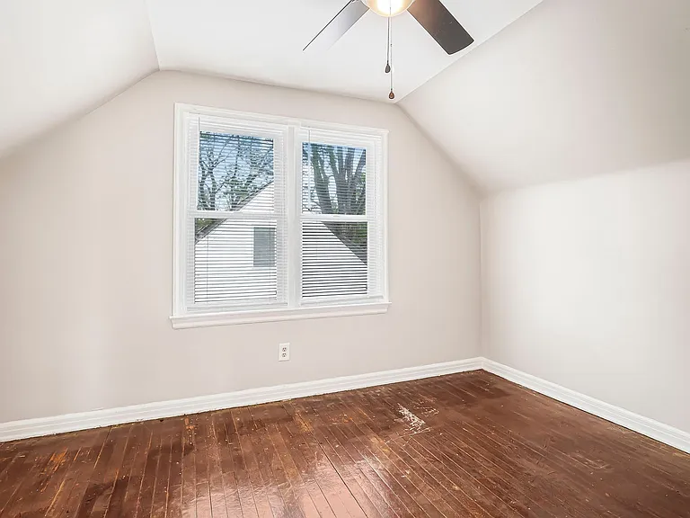 1590 Vendome Dr S — Photo 27