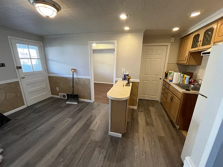 140 Ervin Ave — Photo 5