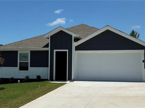 102 NW Granny Smith St, Gentry, AR 72734