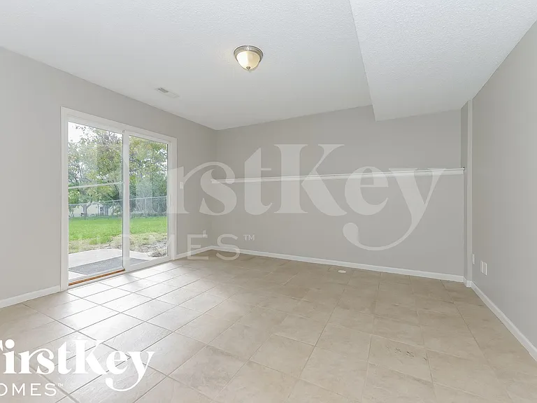 609 Rosehill Dr — Photo 8