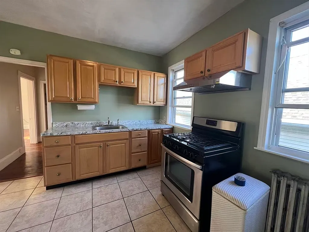 2 bed, 1.0 bath, 950 sqft, $2,800 — Photo 2