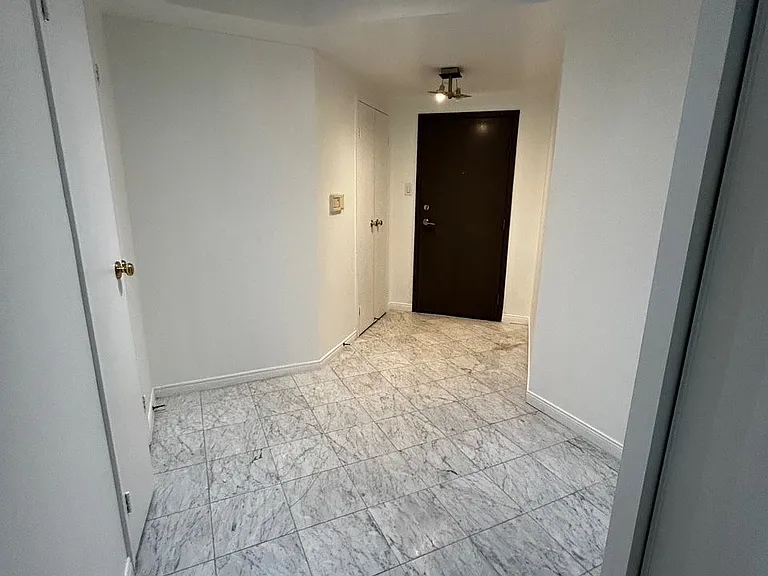10 Yonge St #507 — Photo 15