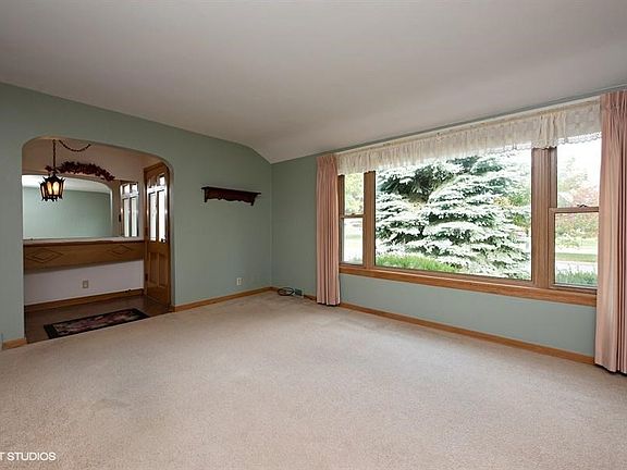 03_1825WaldoBlvd_165_LivingRoom_LowRes