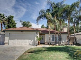 5400 Summer Villa Dr, Bakersfield, CA 93313
