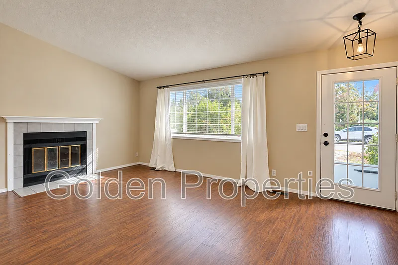 3 bed, 3.0 bath, 2212 sqft, $2,795 — Photo 3