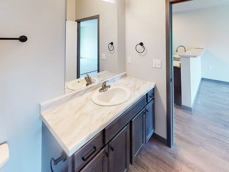 5800 Sunnybrook Plz — Photo 7