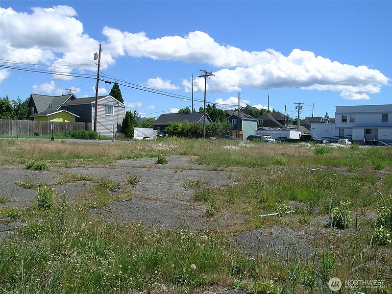 4th image of 2500 Meridian Street