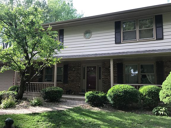3rd image of 29W230 Canterbury Dr