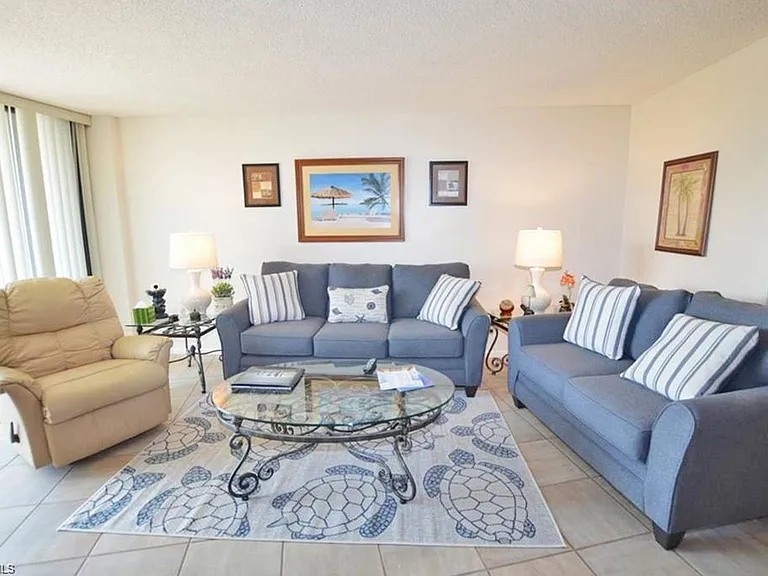 260 Seaview Ct #404 — Photo 1
