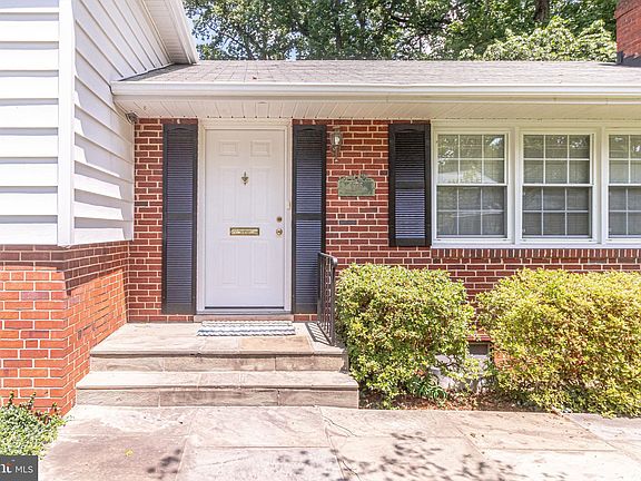 2nd image of 606 Abbott Ln