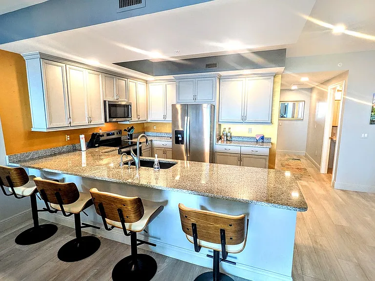 260 Hidden Bay Dr #504 — Photo 4