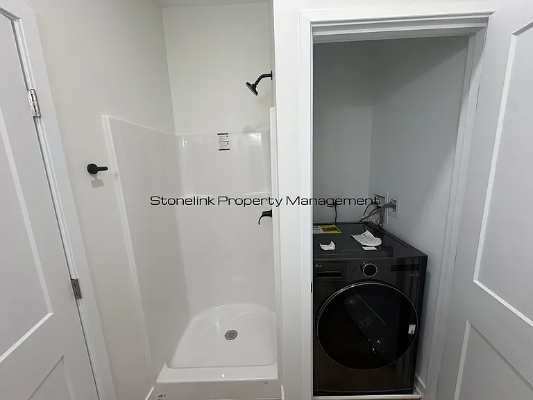 265 Manton Ave — Photo 18