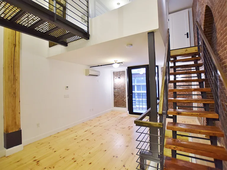 180 N 7th St #A16 — Photo 2