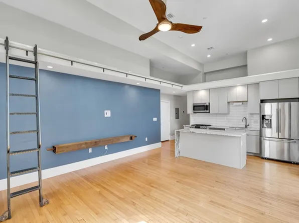 204 Spencer Ave Unit 6, Chelsea, MA 02150