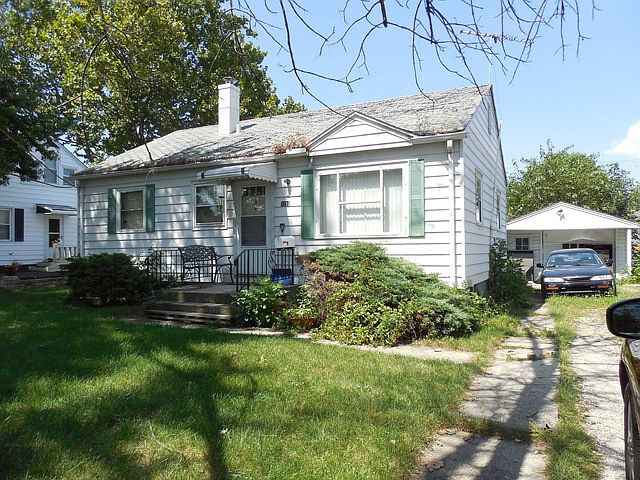 2nd image of 1213 W John St
