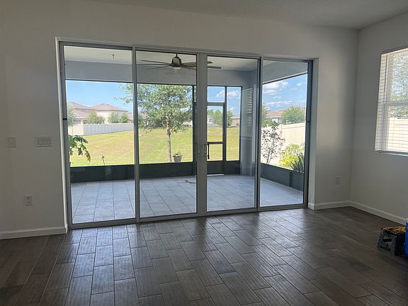 3rd image of 303 Irving Bend Dr