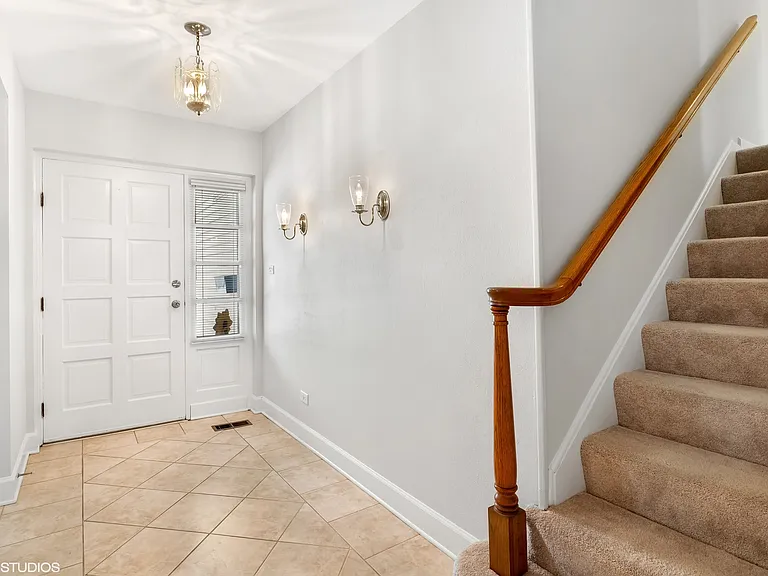 1400 Meyer Rd — Photo 2