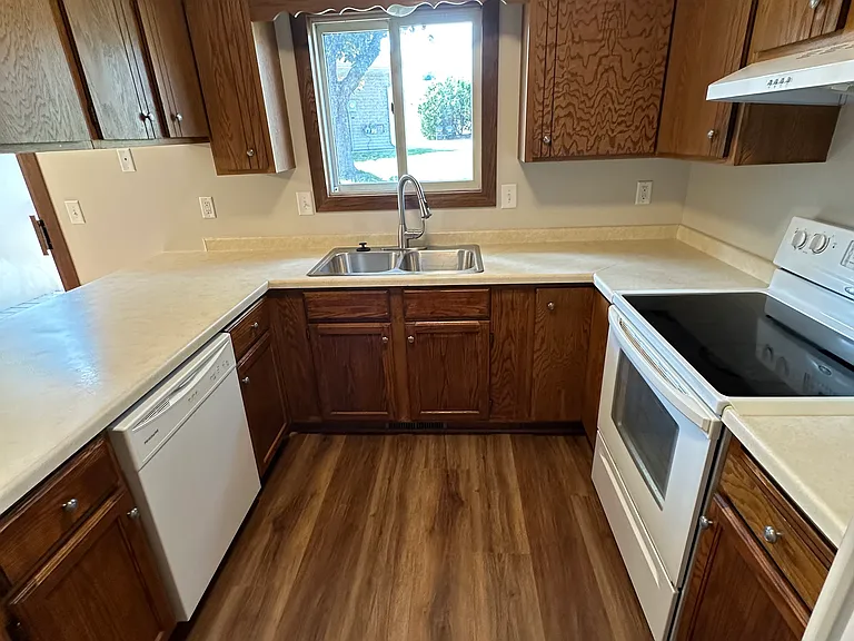 404 Whispering Ln — Photo 16