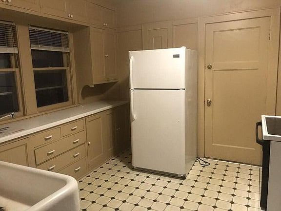 5th image of 3325 N Bartlett Ave