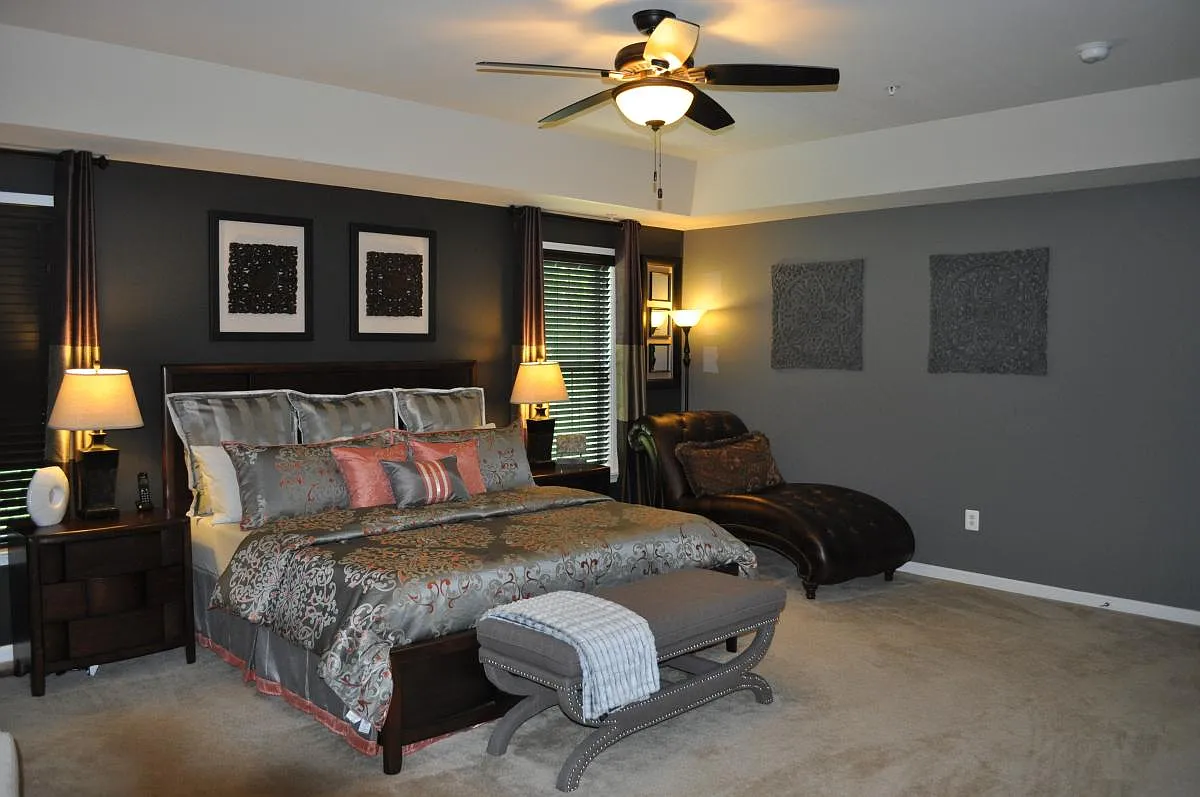 9 bed, 9.5 bath, 5000 sqft, $1,350 — Photo 1
