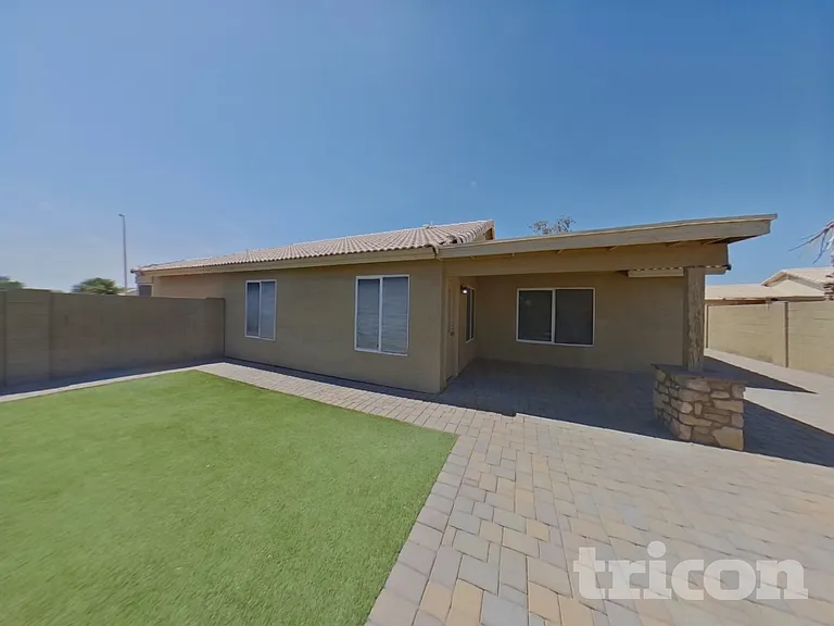 9002 W Palm Ln — Photo 16