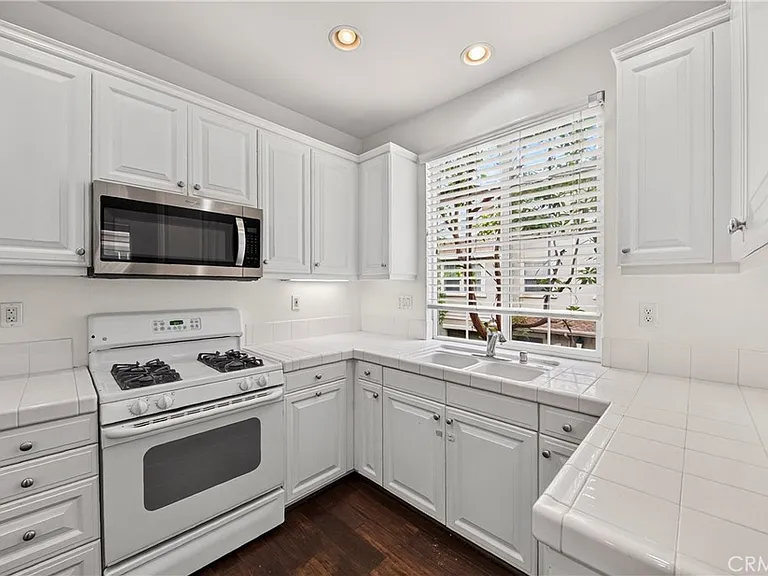 2068 Owens Dr — Photo 14