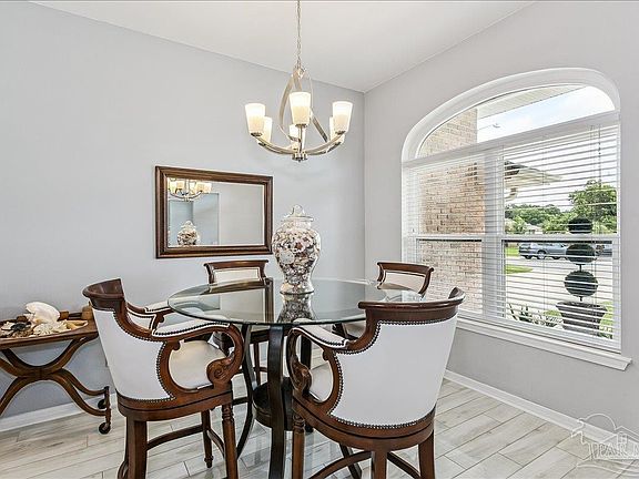 5th image of 2074 Claudine St