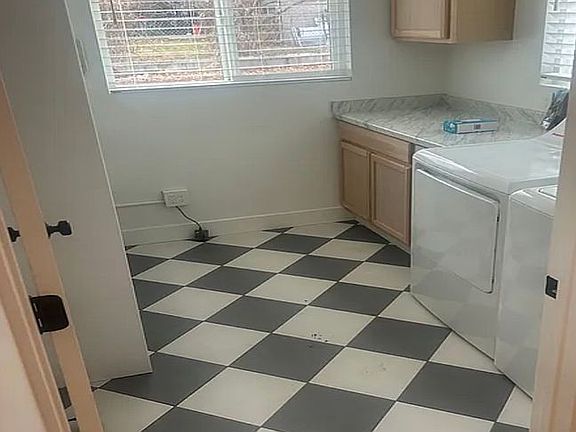 2nd image of 431 W Clark St